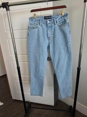 Abercrombie and Fitch Authentic Rigid Loose Jeans Light Wash Size 30x30